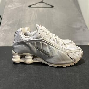 Nike Shox R4 Shoes Youth Size 4Y White Silver Running Kids Sneakers CW6262-101